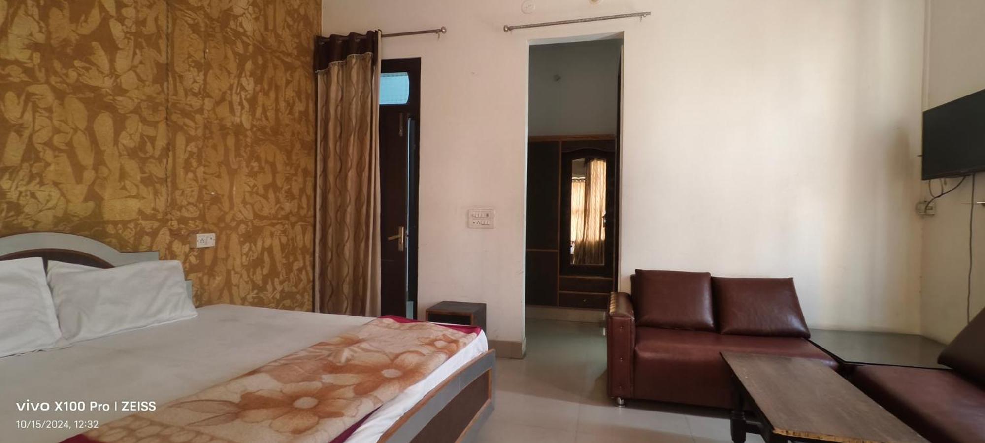 Surya Hotel Sirsa Room photo